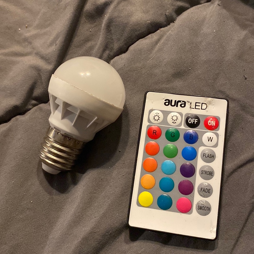 Aura led light bulb